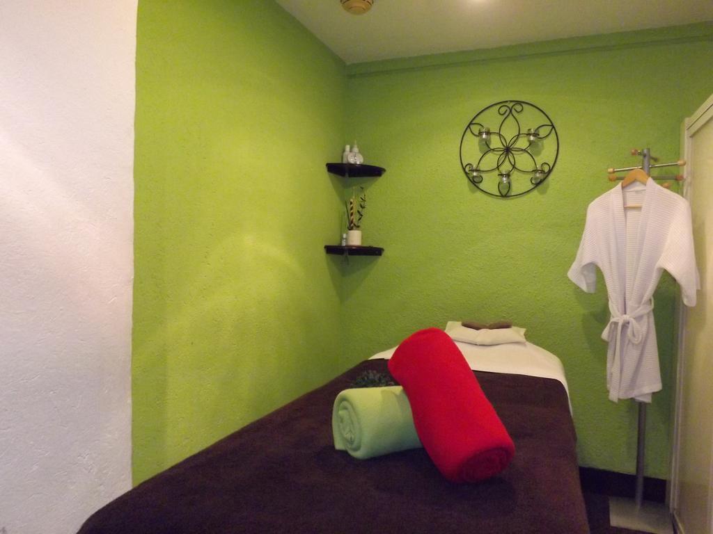 Radisson Paraiso Hotel Ciudad de México Exterior foto A massage room at a spa